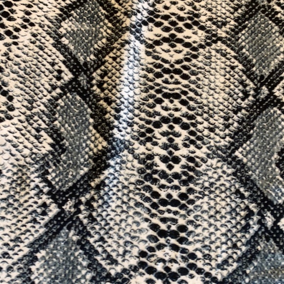 Flowy Snakeskin print tank~ - Picture 10 of 12